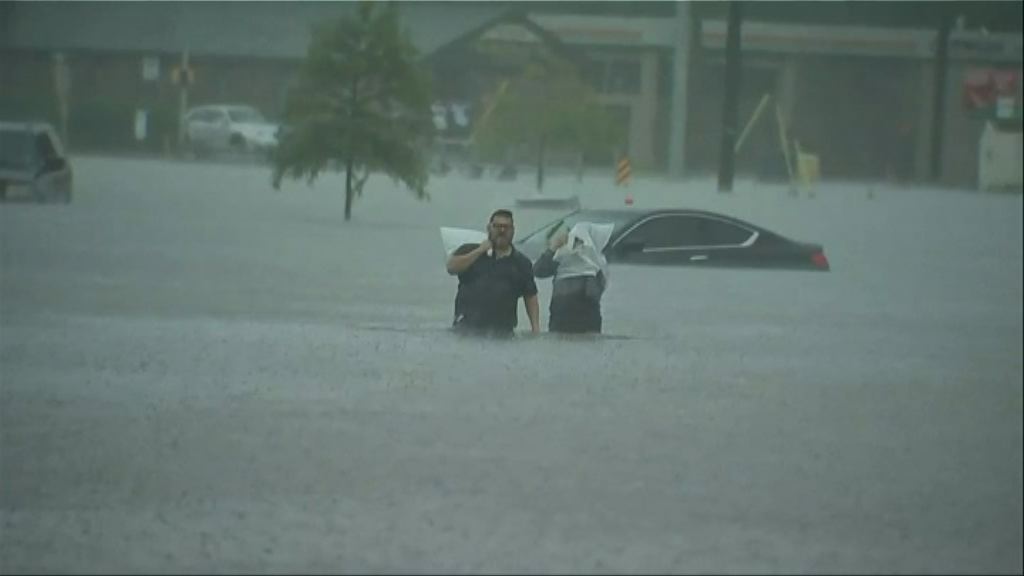 得州休斯敦雨量逾千毫米　水浸嚴重