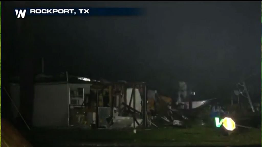 哈維吹襲得州多處暴風雨導致停電