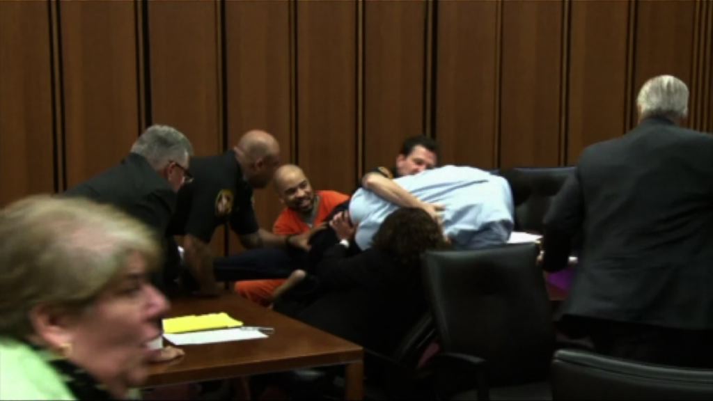 美謀殺犯庭上險遭受害者父親襲擊