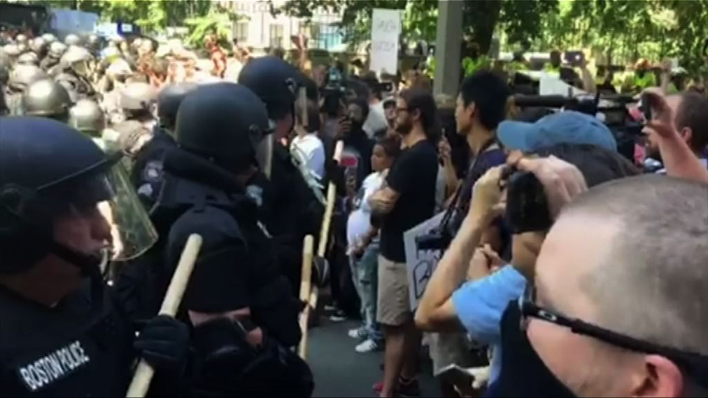 波士頓左翼人士抗議右翼集會