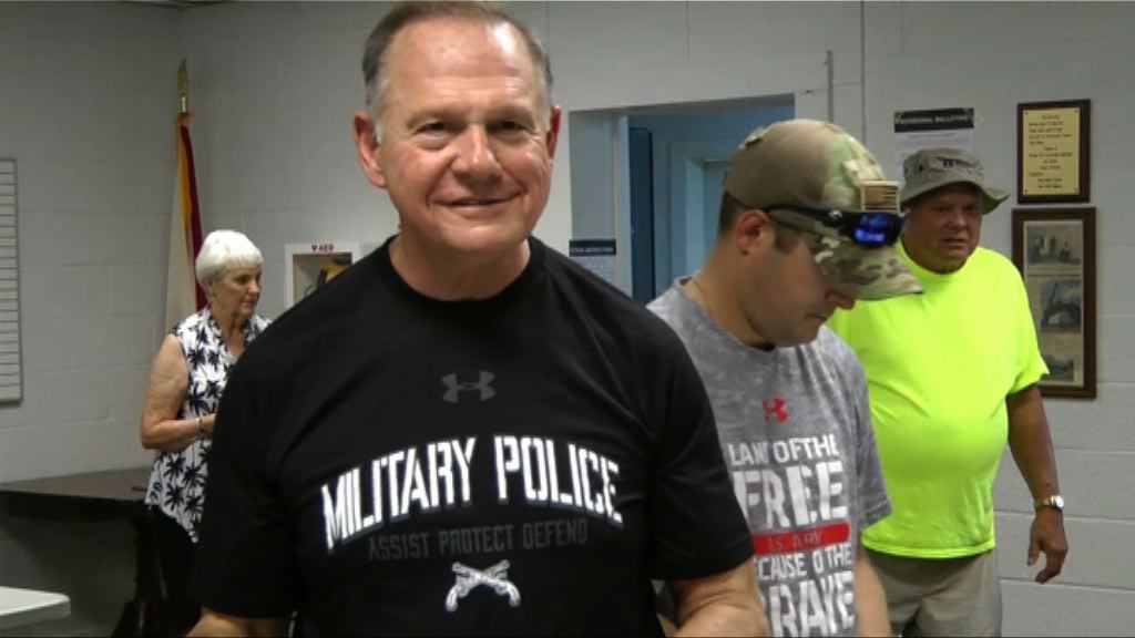 美參議員穆爾否認不當性行為指控拒退選