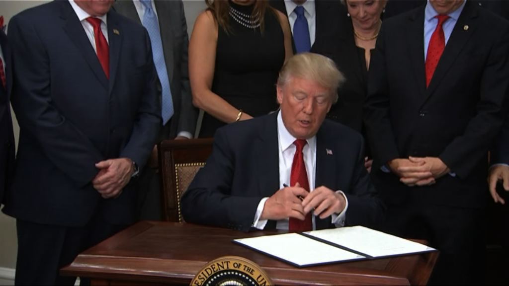 特朗普簽署行政命令削奧巴馬醫改