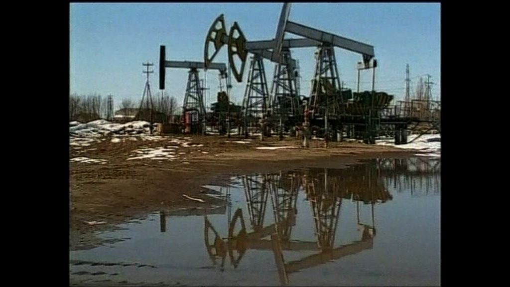 油價下挫約6%　收市跌穿每桶30美元