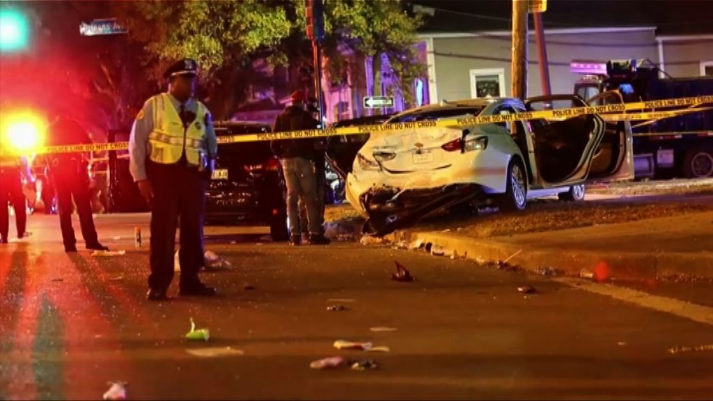 新奧爾良汽車撞巡遊觀眾多人傷