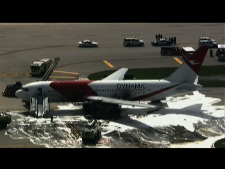 美國一客機起飛前引擎起火15人傷