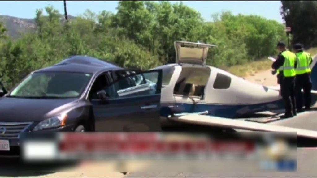 美國小型飛機撞公路汽車一死五傷