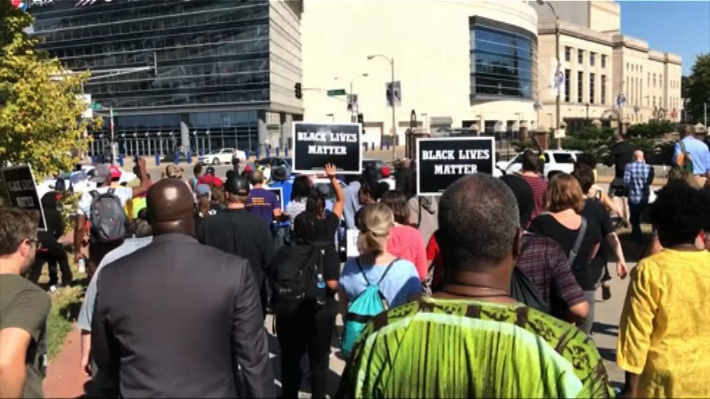 白人警員殺黑人判無罪觸發示威