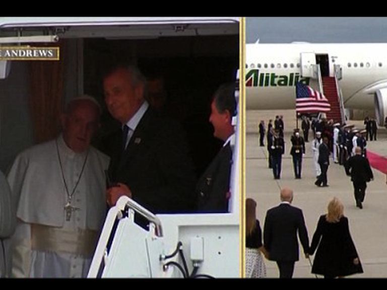 教宗訪美機艙門後呆等惹揣測
