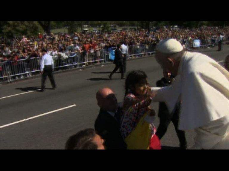 請願女童獲教宗親吻祝福