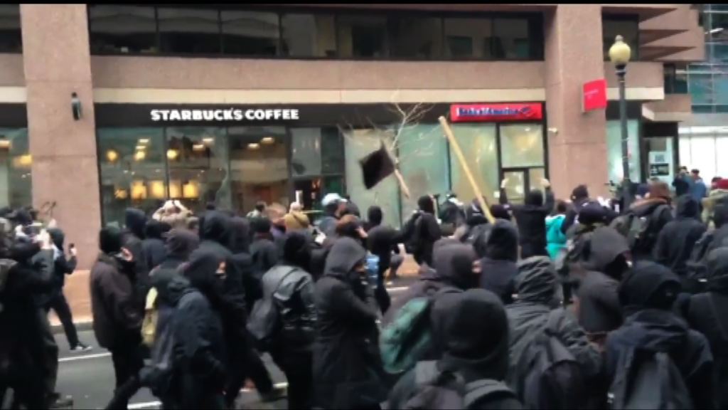 大批反特朗普示威者毀壞商舖