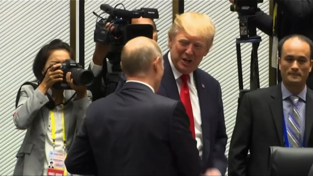 兩前情報官員批特朗普相信普京