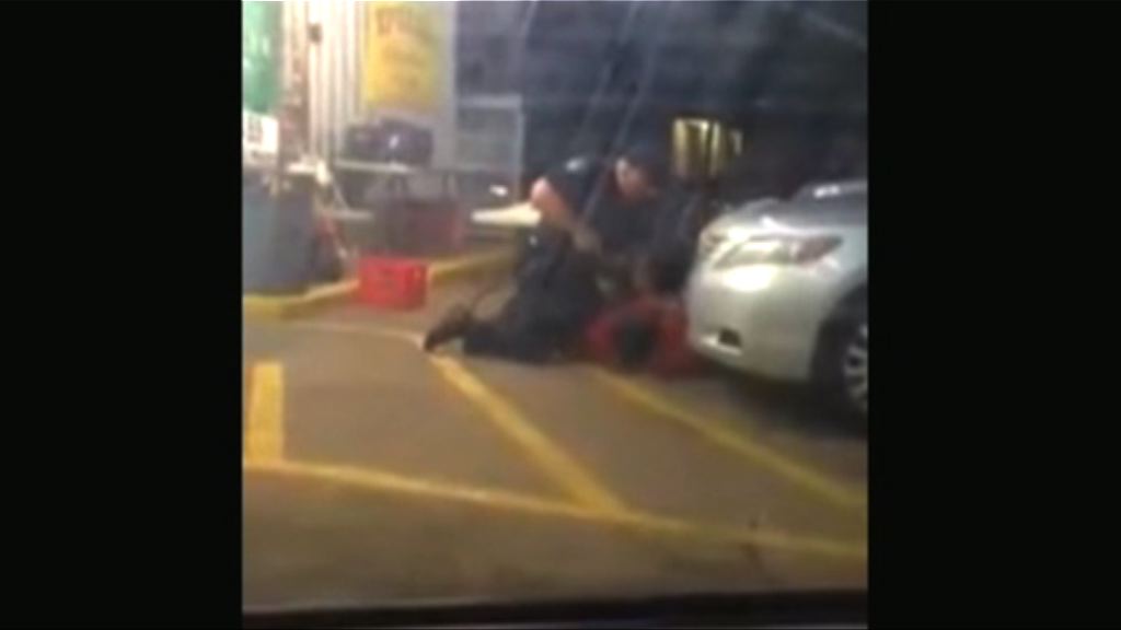 美國黑人疑在被制服後遭警槍殺