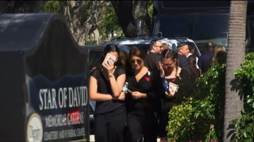 佛州校園槍擊案　部分死者下葬