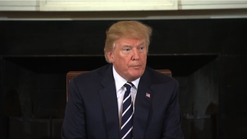 特朗普承諾加強對買槍者作背景審查