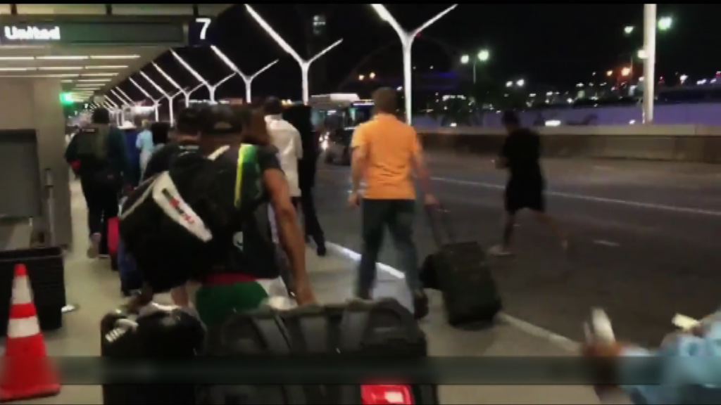 洛杉磯機場槍聲疑雲旅客疏散