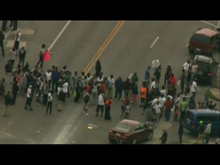 密州黑人青年被警員槍殺惹抗議