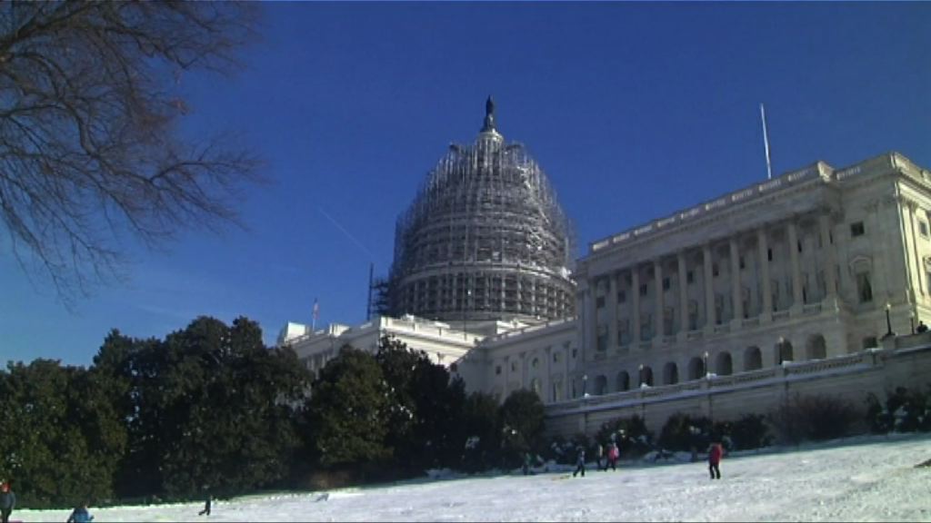 美國東岸暴風雪過後當局續清理積雪