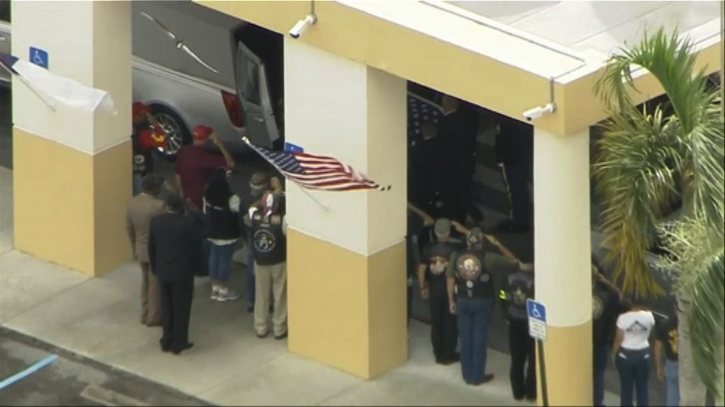 遭伏擊喪生美軍士兵約翰遜舉殯