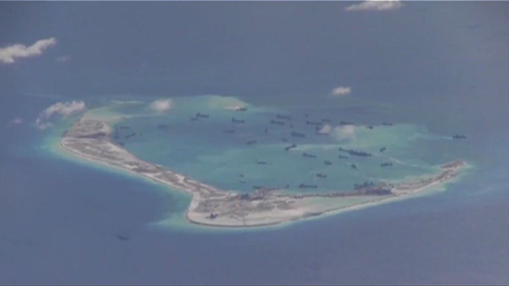 美國記者隨軍方飛越南海偵察