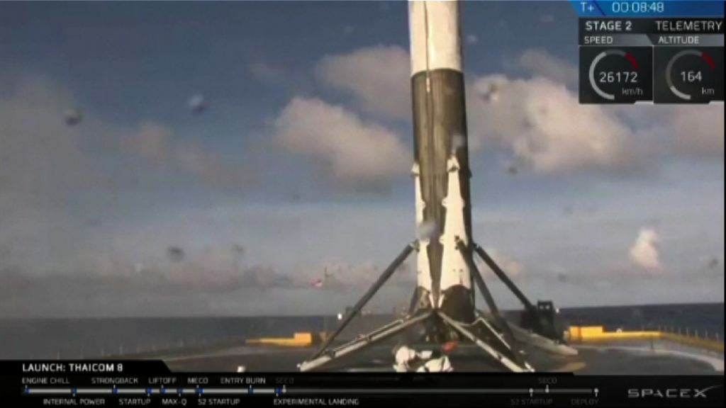 美獵鷹火箭搭載衛星升空後成功回收