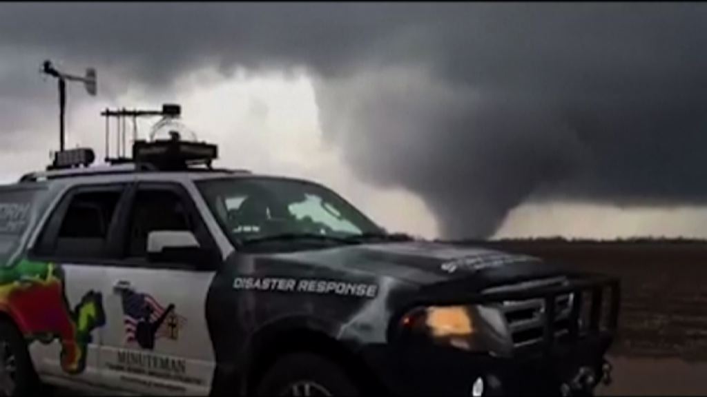 美國東南部聖誕前夕遭龍捲風吹襲