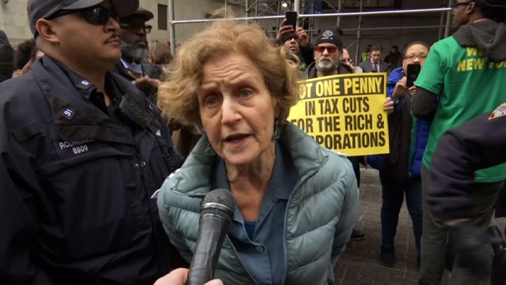 美國稅改法案還富於民與否惹爭論