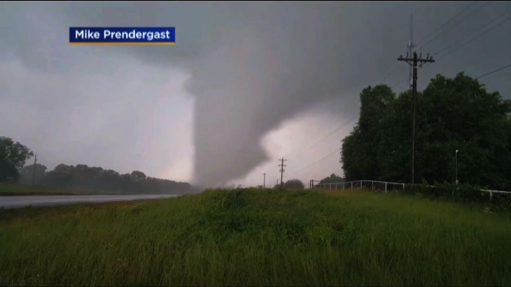 美國得州遭龍捲風吹襲　最少五死