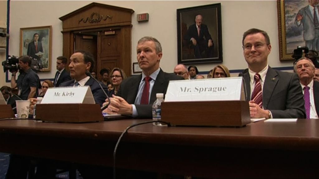 聯航總裁再就強拖乘客下機致歉