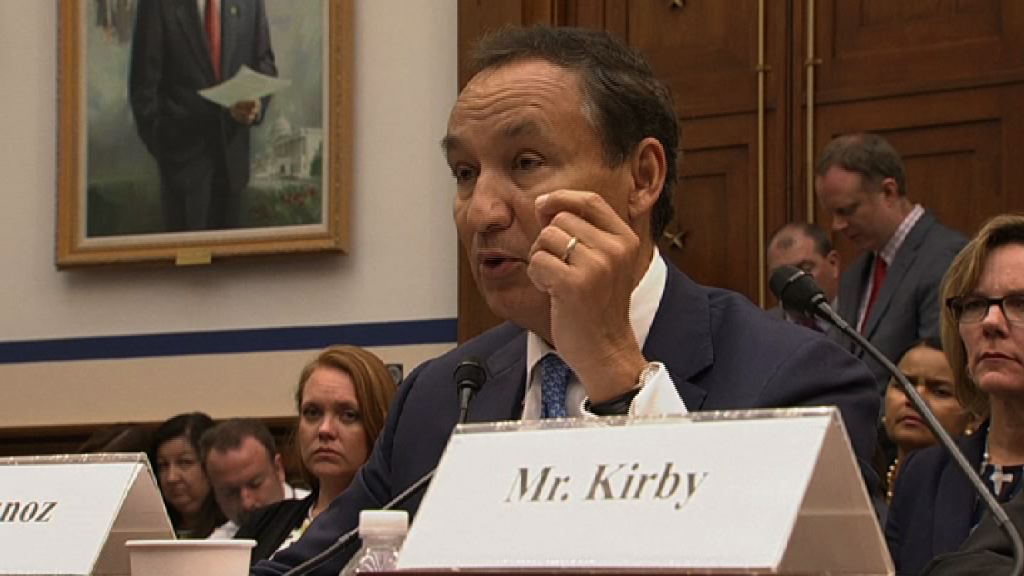 聯航總裁再就強拖乘客下機致歉