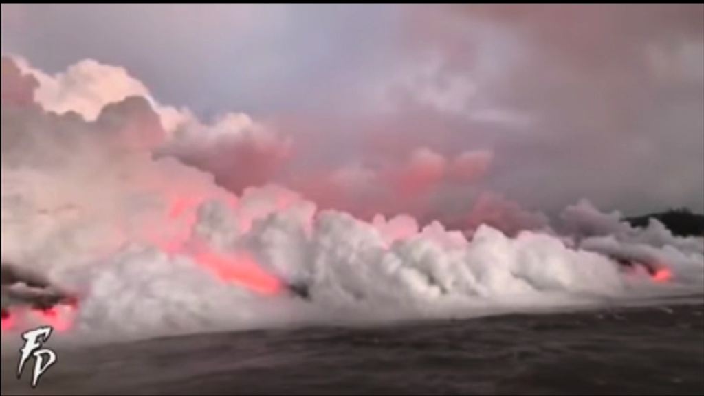 夏威夷火山噴發　熔岩流進大海產生有害煙霧