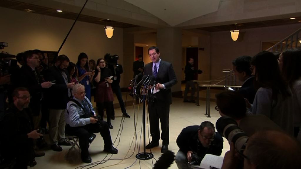 眾議院情報委員會主席夜訪白宮遭抨擊