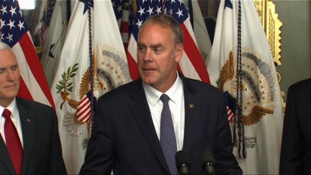 津凱宣誓就任美國內政部長