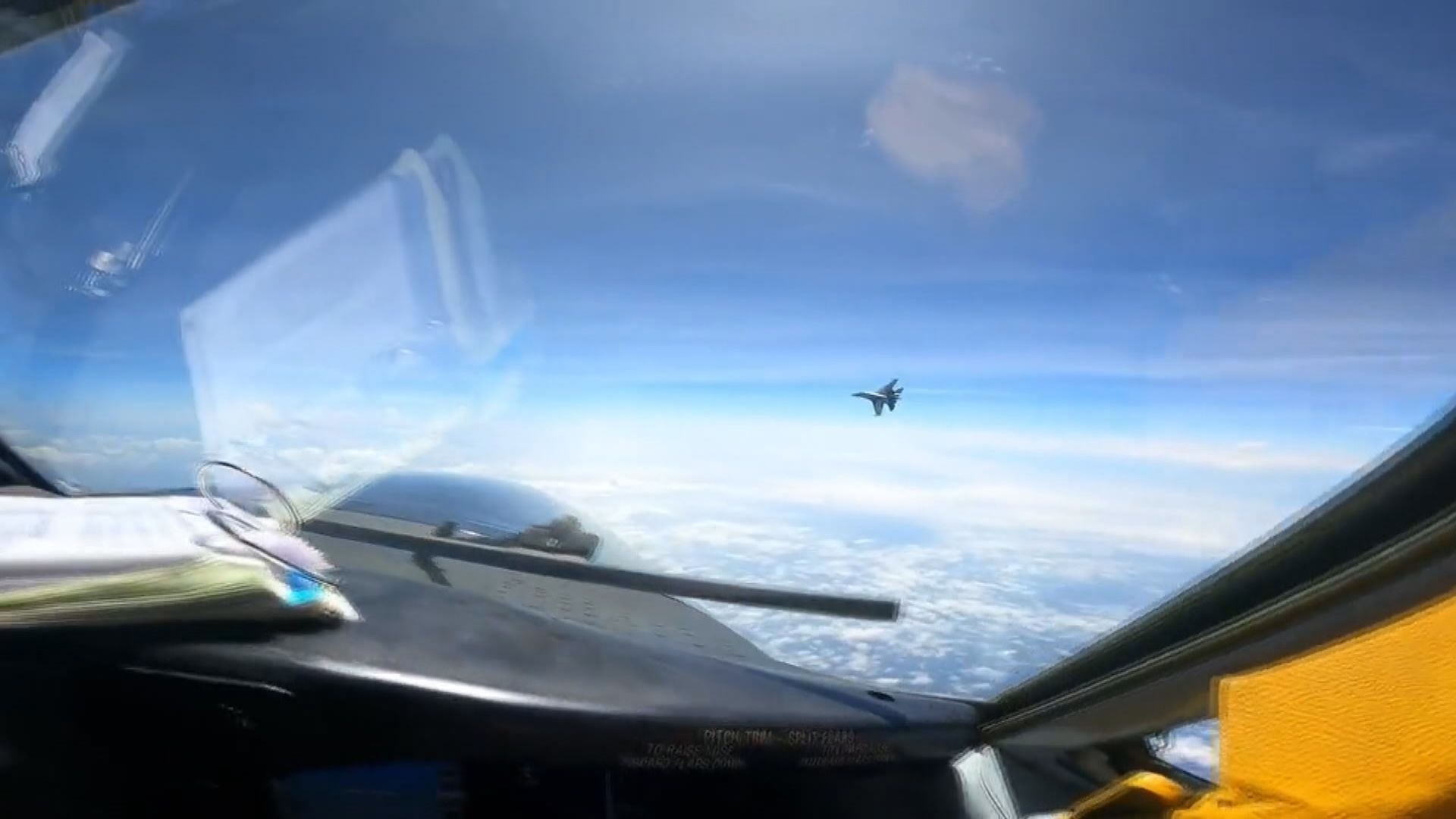 美國指解放軍戰機於南海上空逼近美軍偵察機