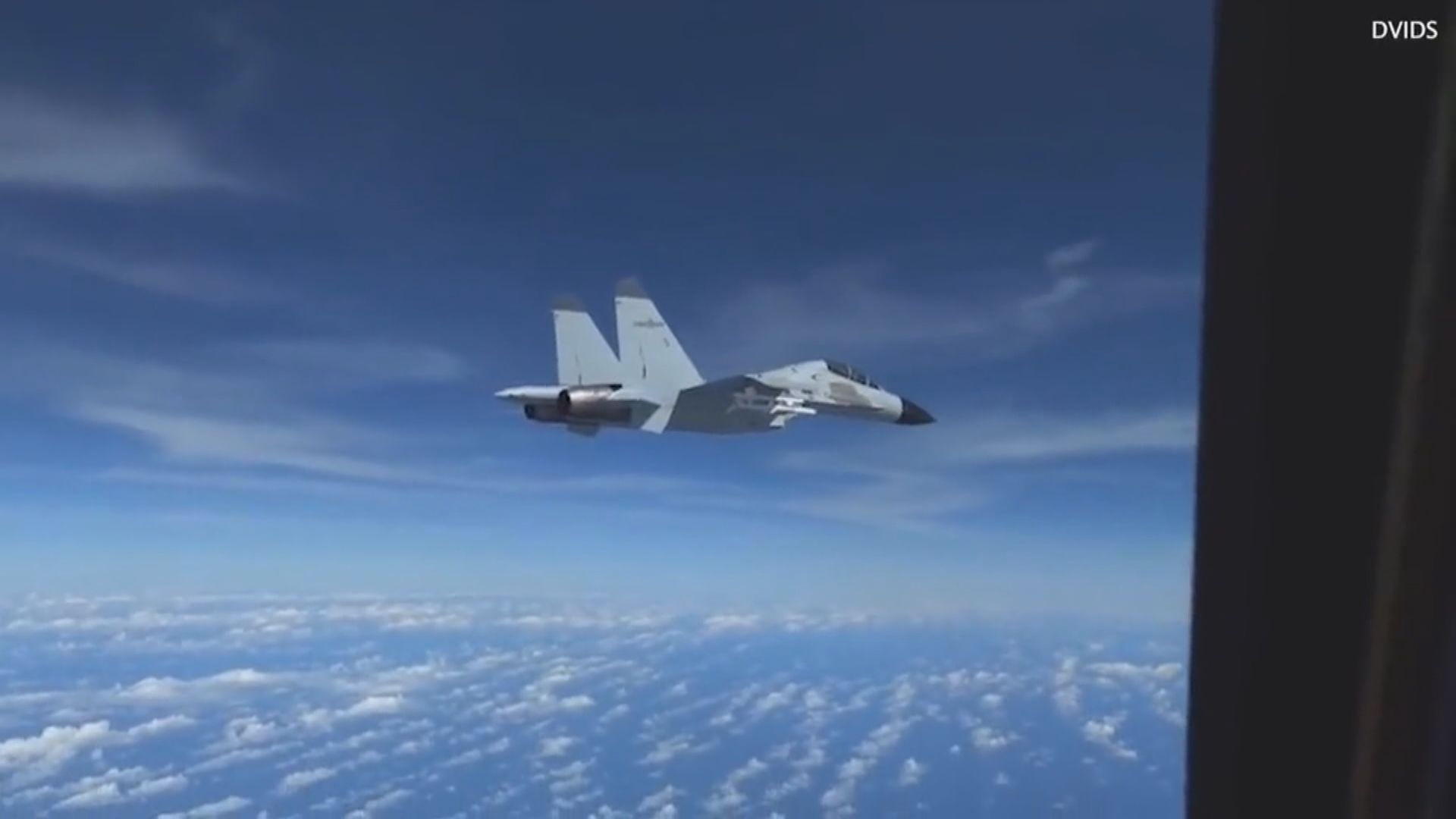 美軍指解放軍戰機攔截美方偵察機 中方：美方長期派艦機抵近偵察中方 危害國家安全