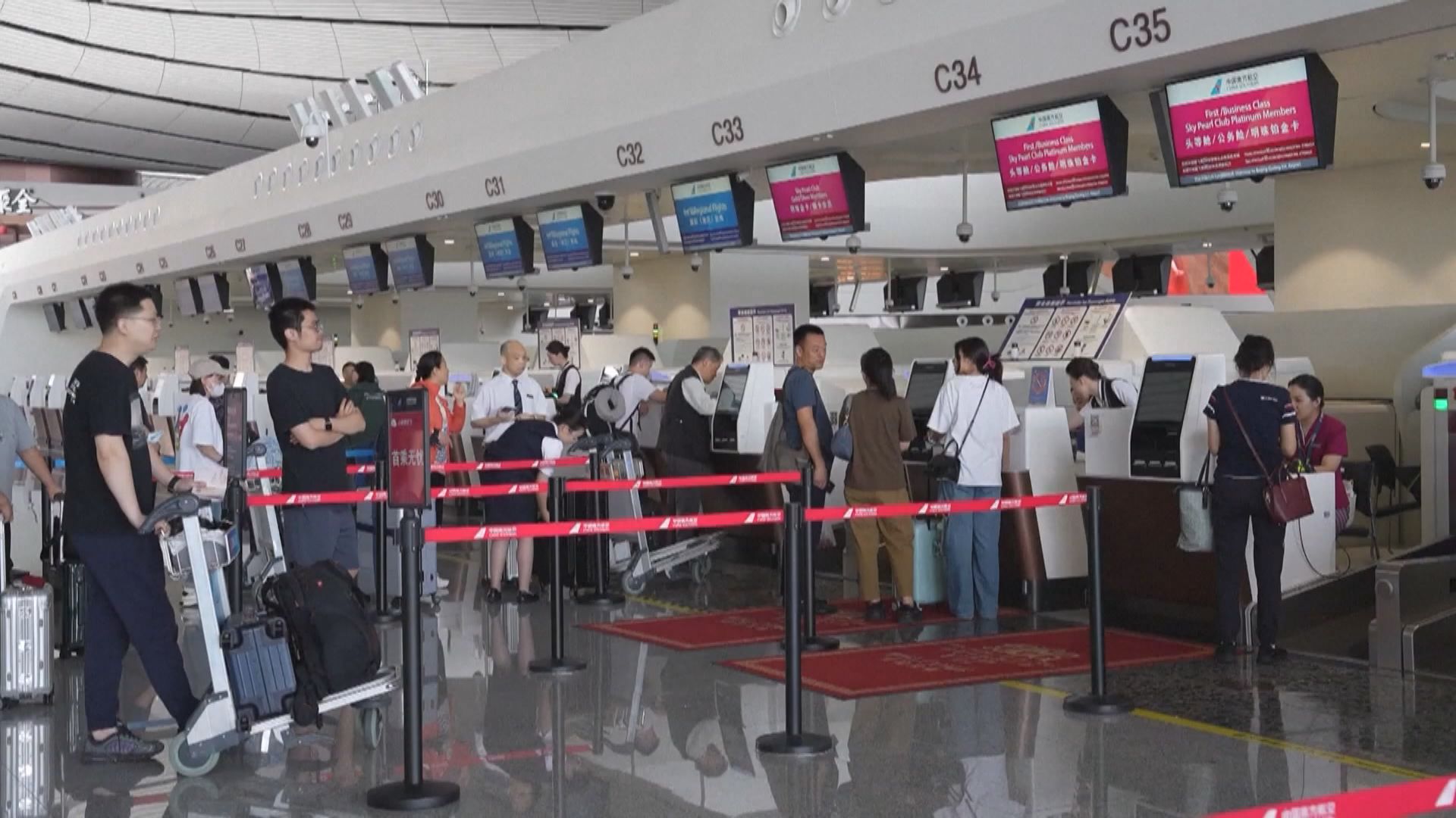 中美下月起增加來往兩地航班 美商務部長稱期待再歡迎中國旅行團到訪