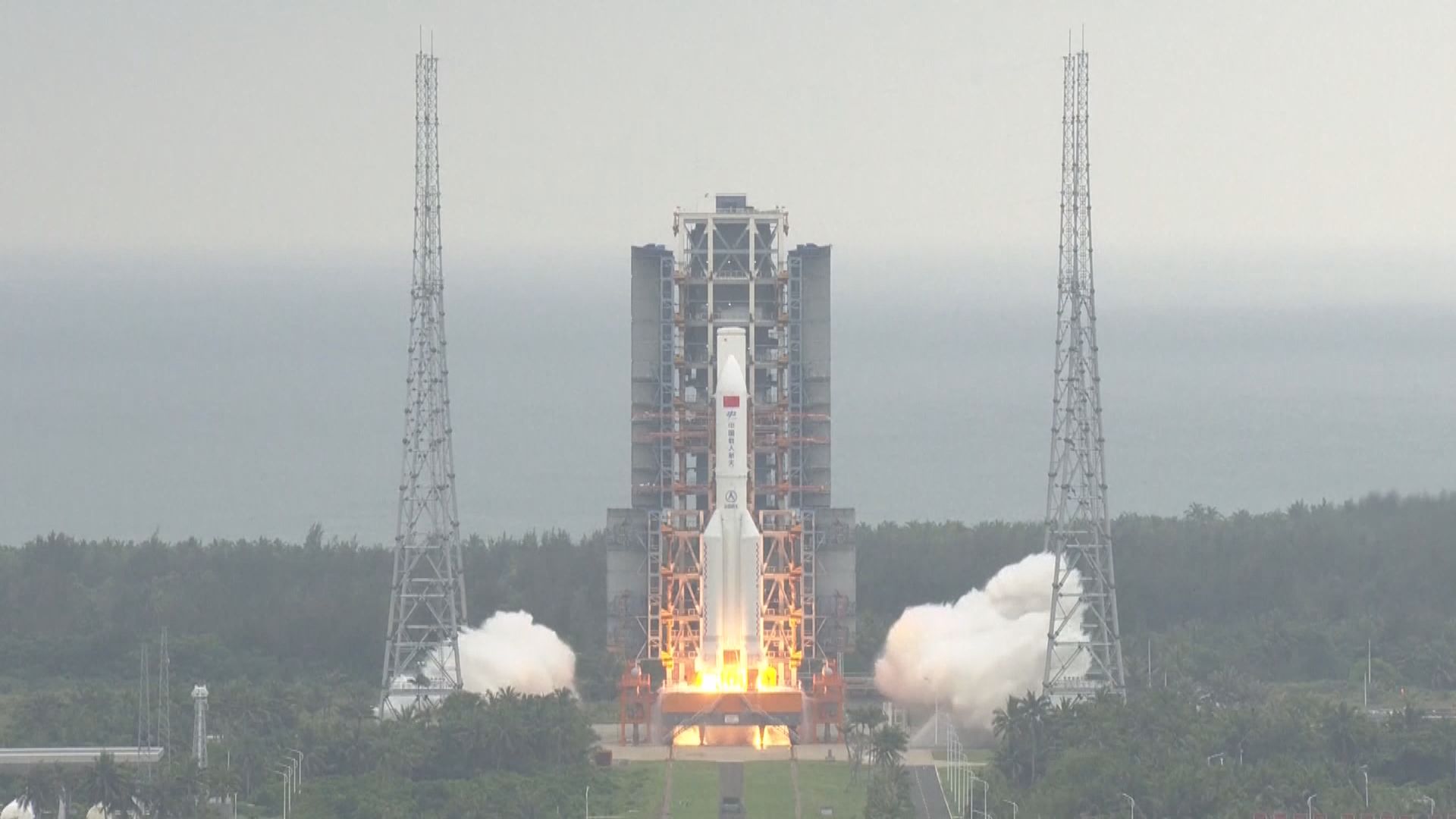 中國稱大部分長征五號碎片將燒毀　造成危害機會極低