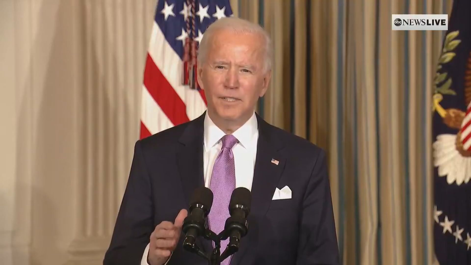 拜登指示打擊對亞裔仇外心態　間接禁用「中國病毒」