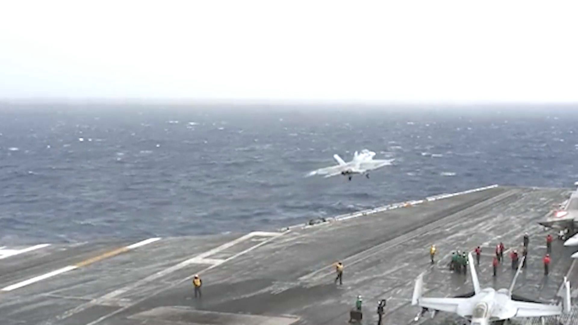 卡爾文森號航母戰鬥群與日本軍艦在南海進行聯合行動