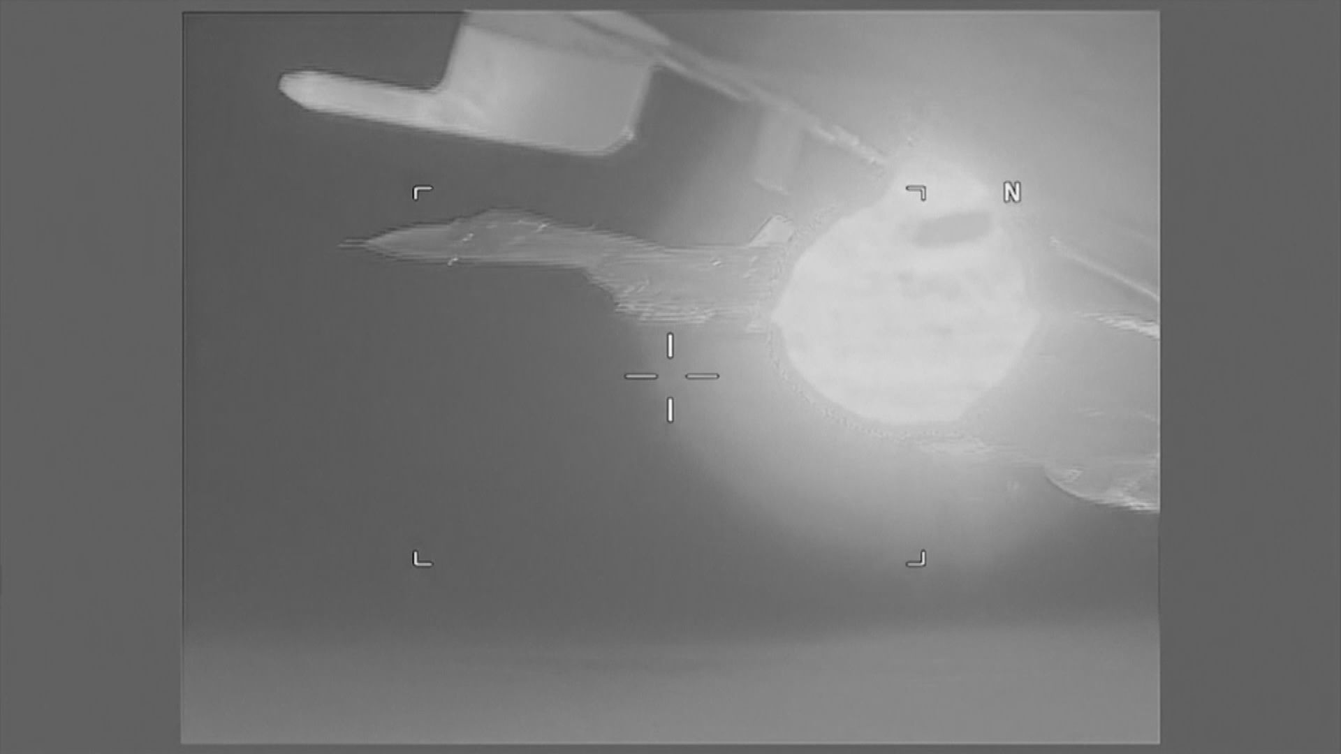 俄戰機黑海上空逼近美軍偵察機