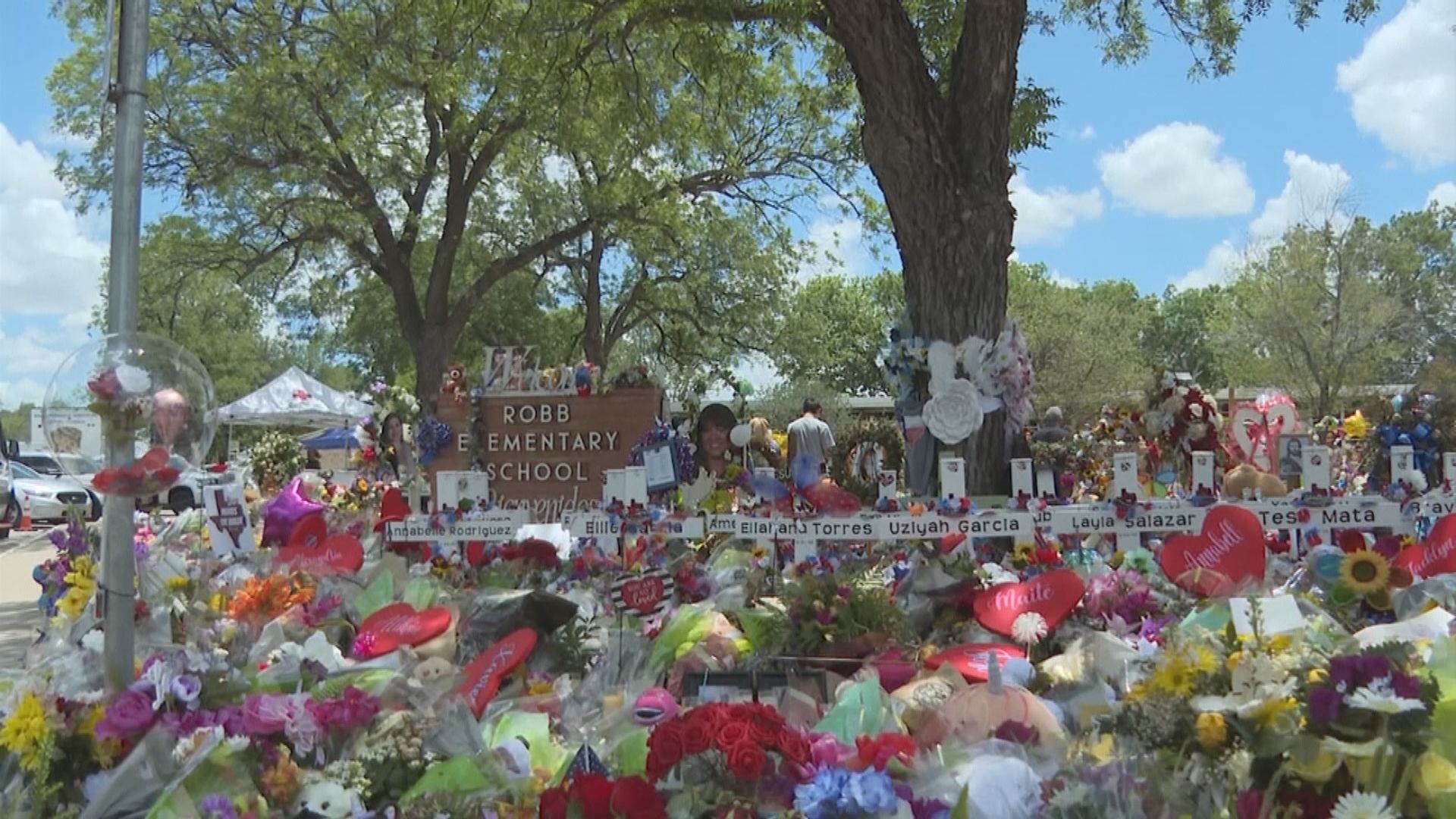 美國得州小學槍擊案　官方公布說法前後矛盾