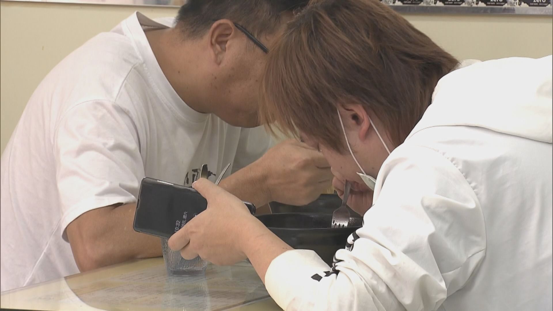 【抗疫一分鐘】出街食飯要注意啲咩？