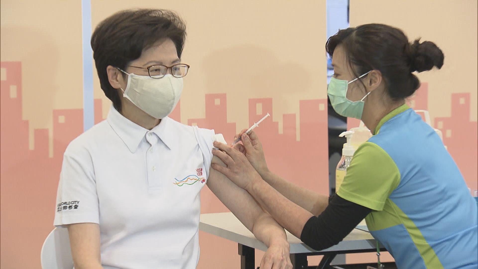 特首與司局長等周一接種第二劑科興疫苗