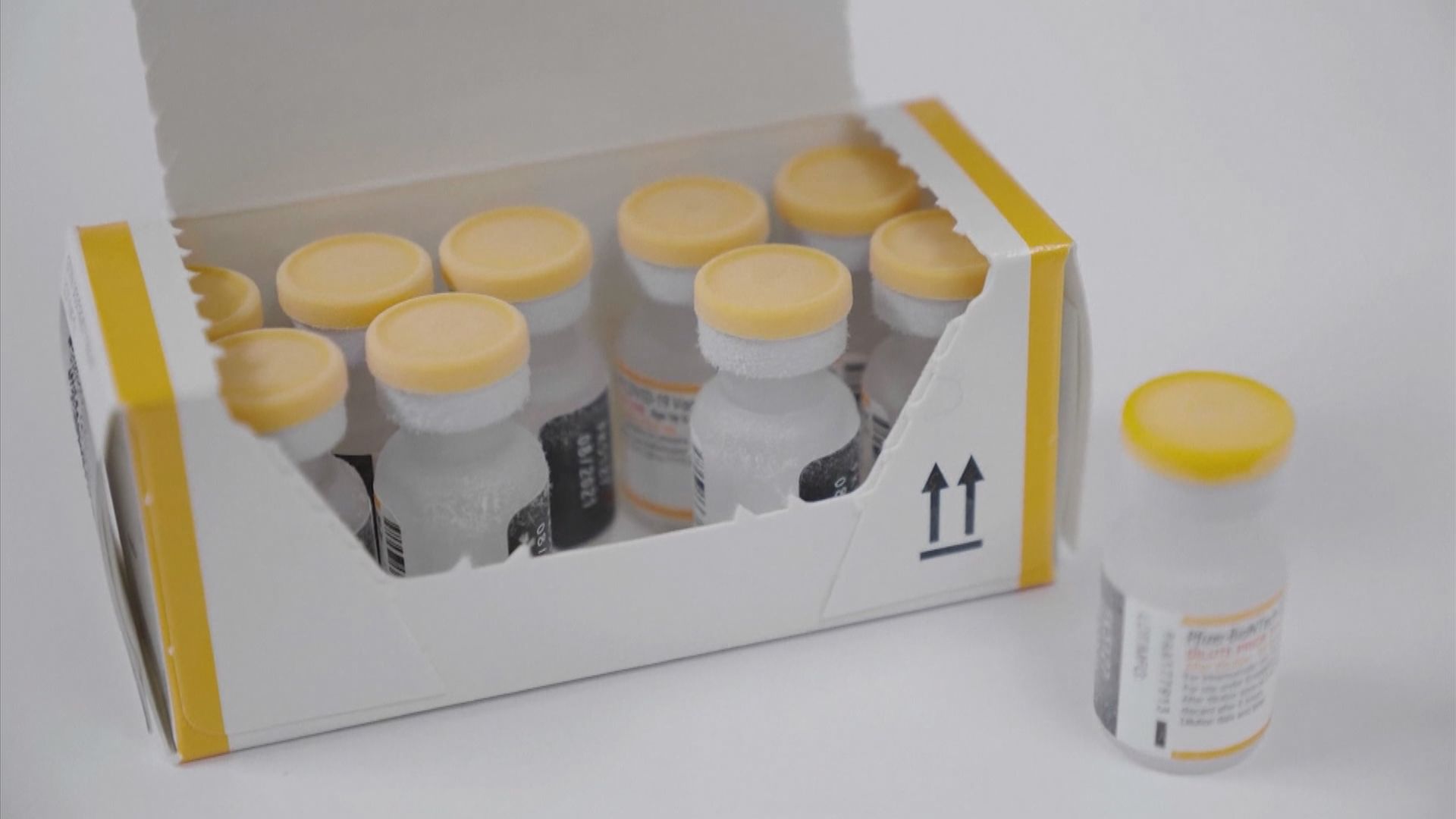 嬰幼兒版復必泰疫苗獲批在港緊急使用　有家長認為來得太遲