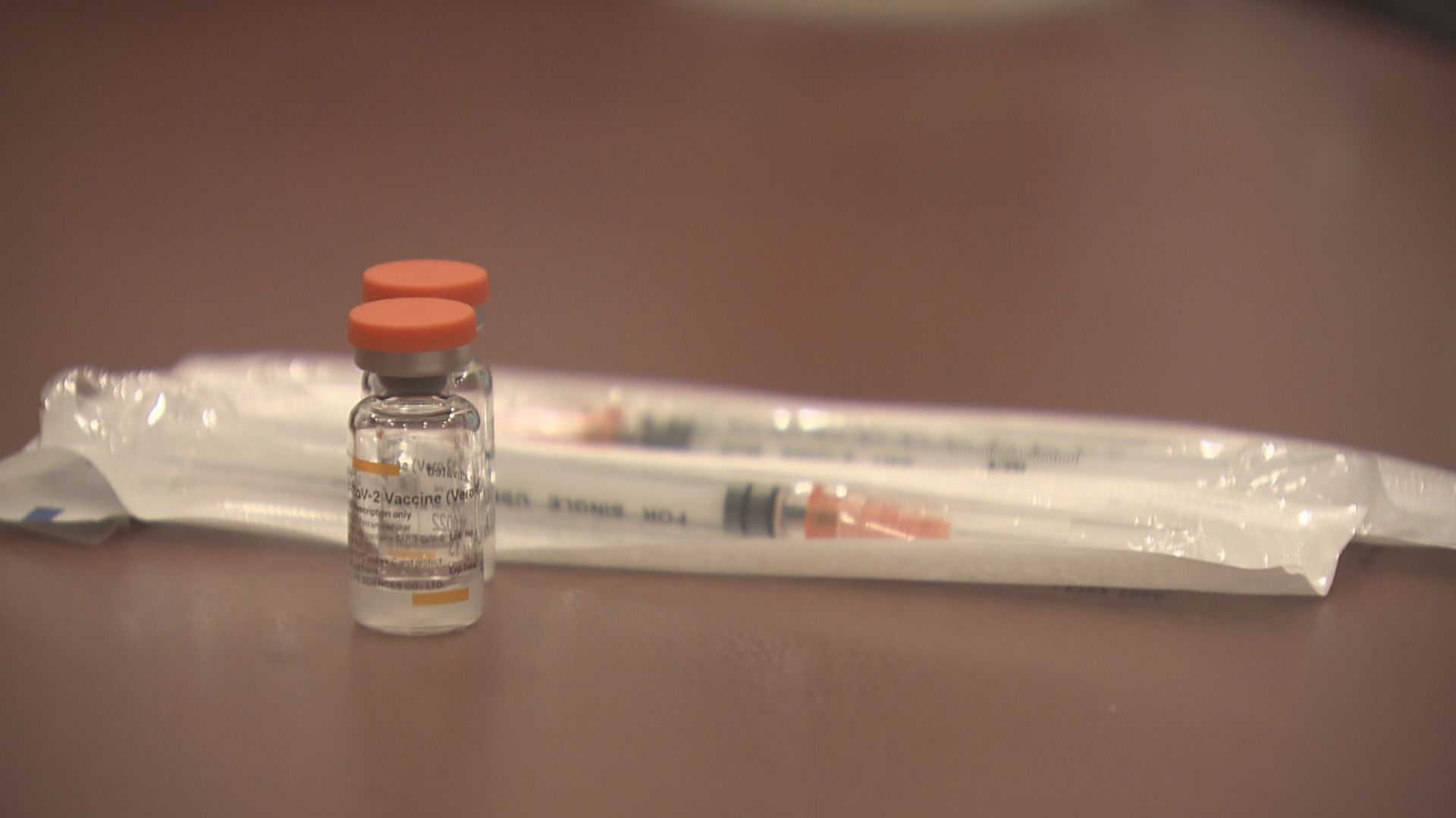 劉宇隆：三階段為學童接種科興疫苗　孔繁毅：科興仍須進一步補充數據