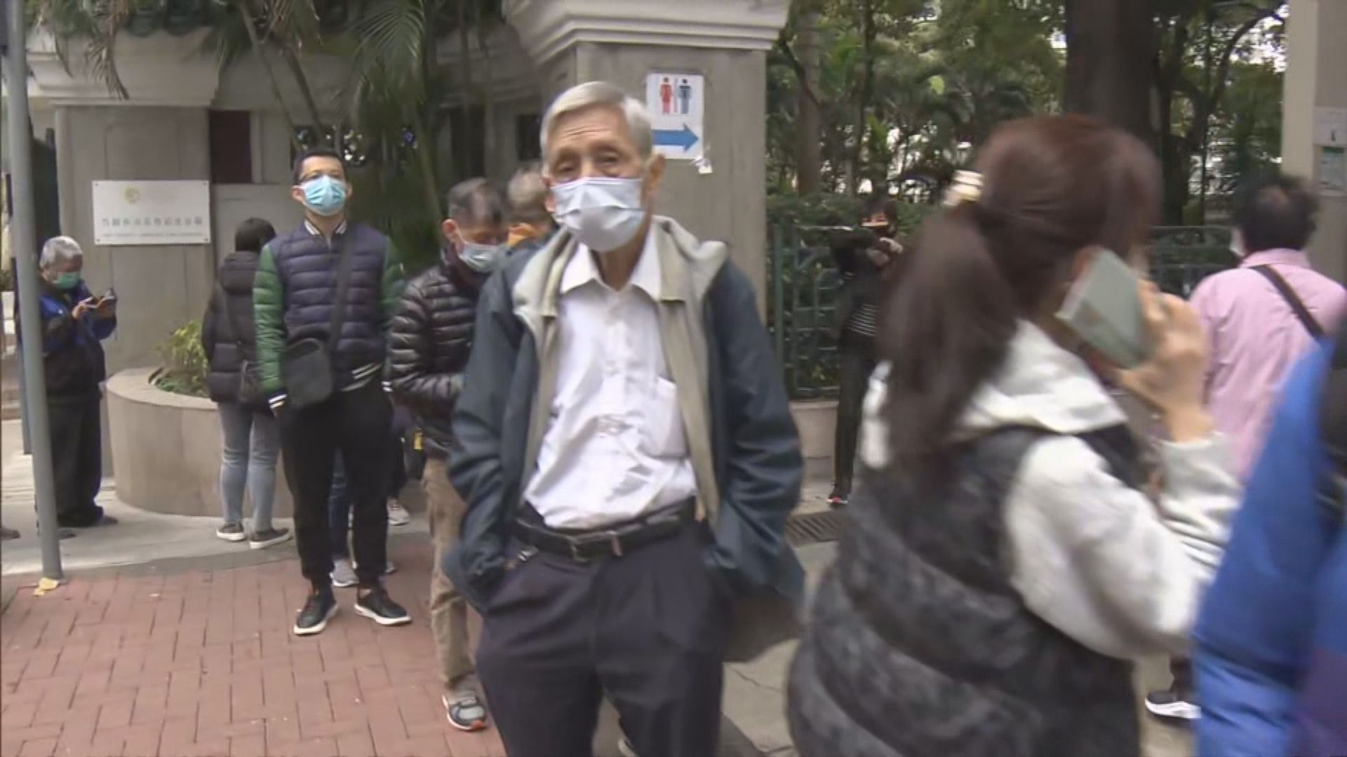  大批市民趕在疫苗通行證實施前接種新冠疫苗