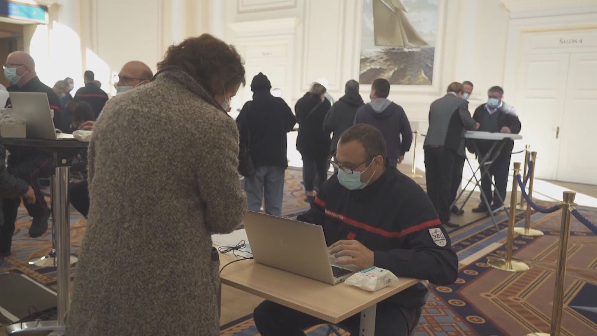 法宣布推健康通行證　單日170萬民眾預約接種創新高