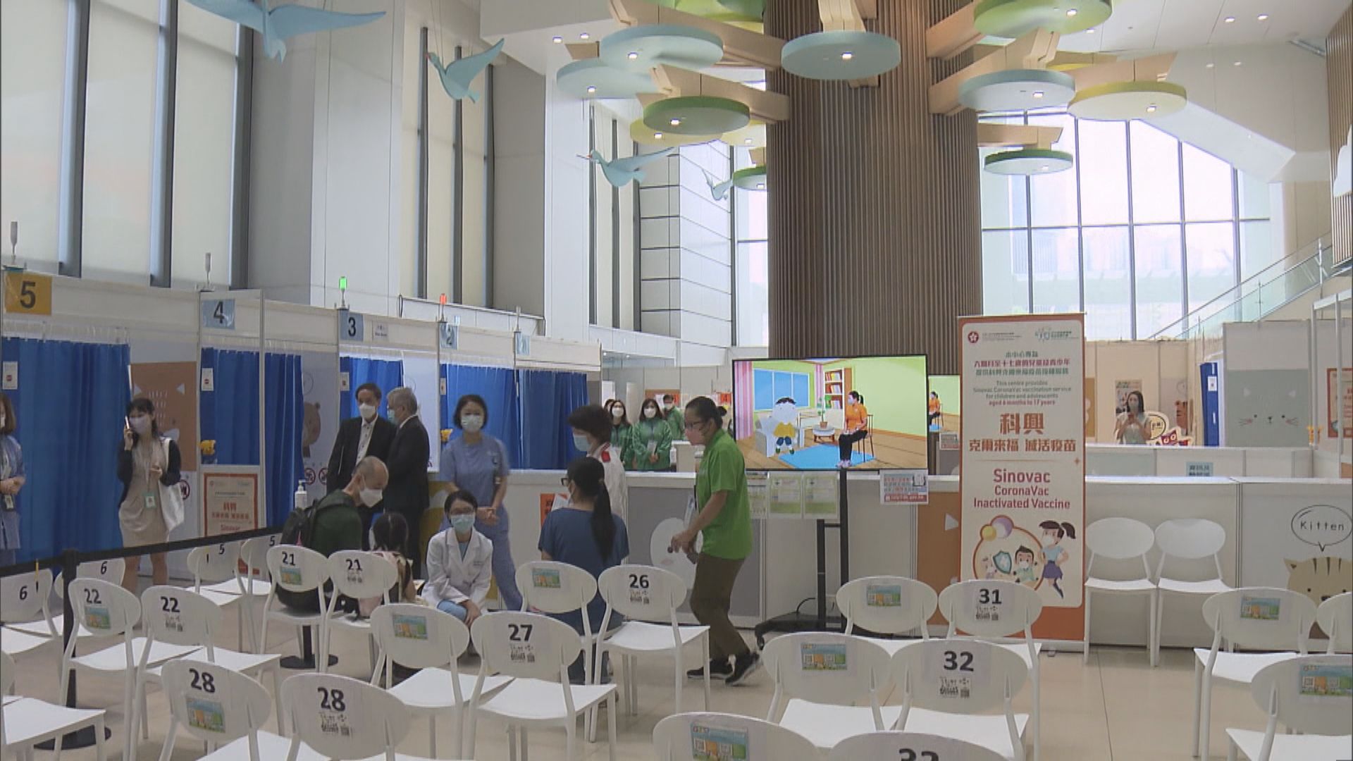 政府僱員工作日陪三歲以下子女接種新冠疫苗　可享最多半日假