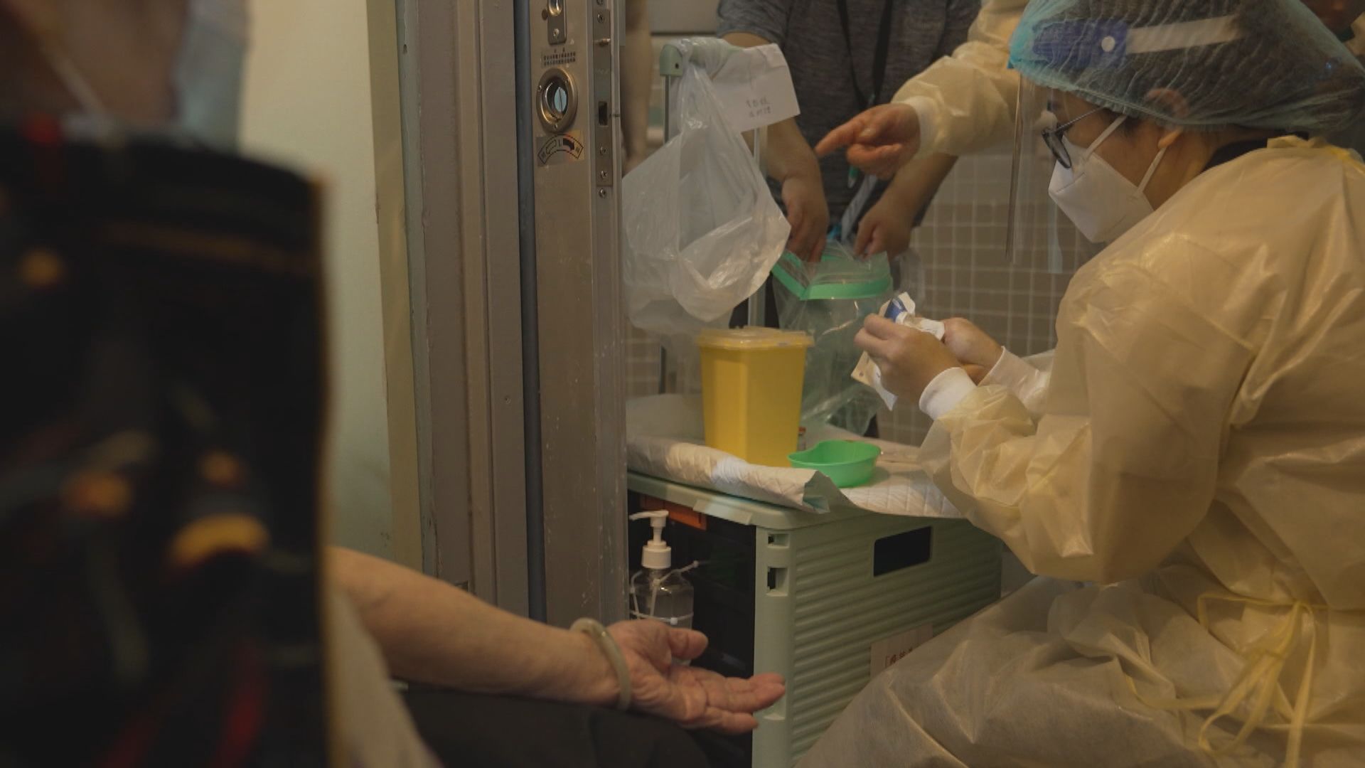 政府提升疫苗到戶接種服務　每區委託醫療機構一條龍服務