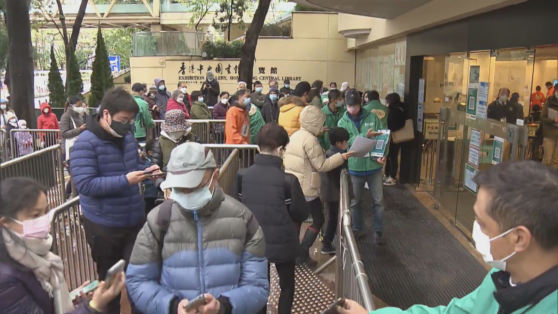 中央圖書館即日起成科興接種中心　不少長者到場打針