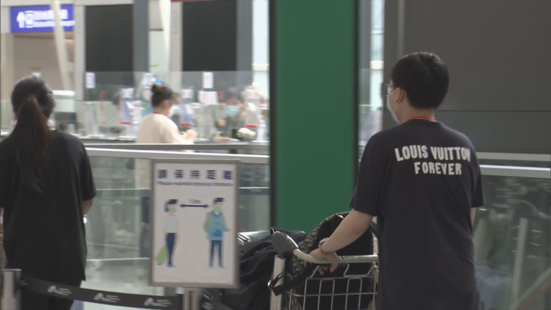 政府：與抵港人士接觸的人員必須接種新冠疫苗